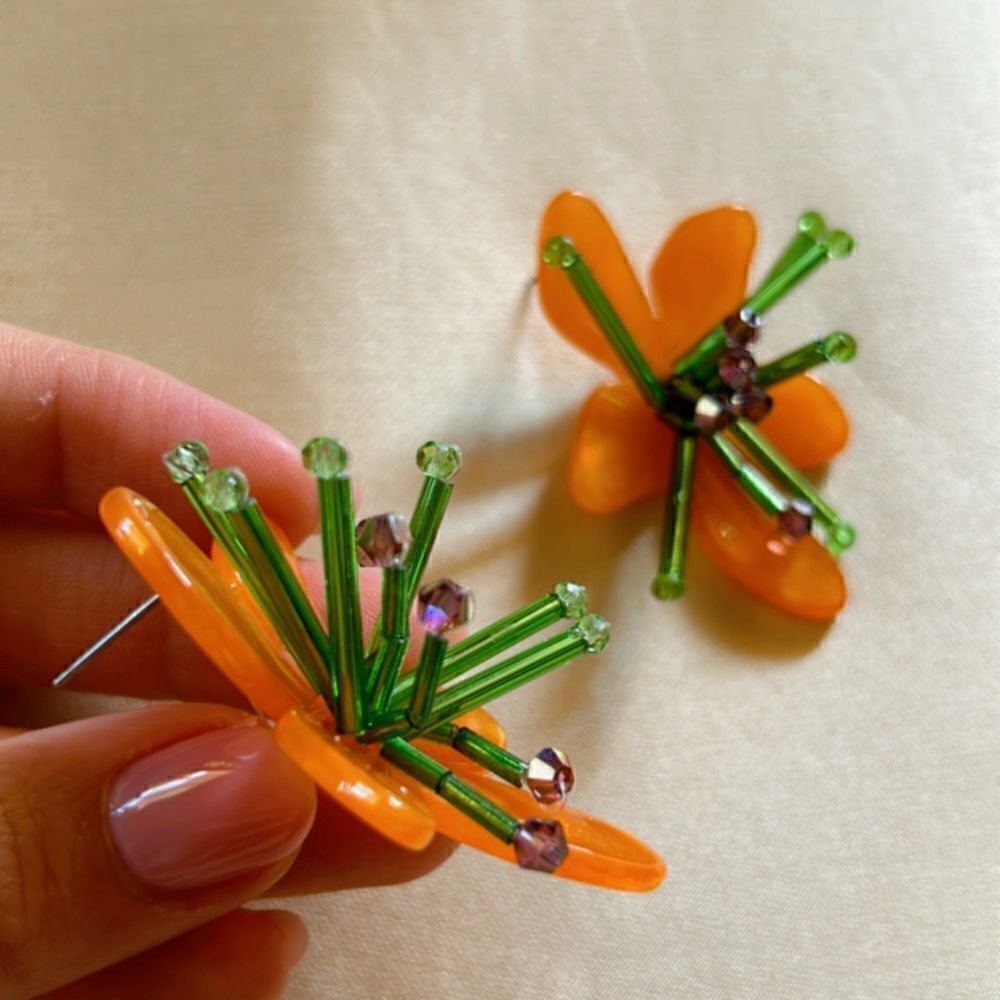 orange flower earring A495 - Picture 4 of 4